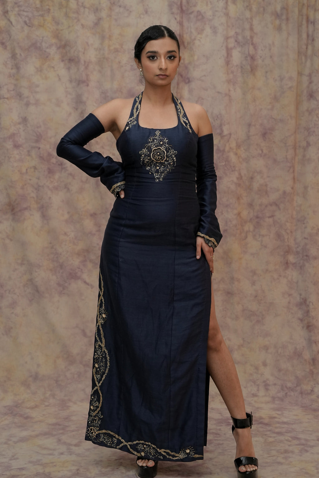 Vestido fusión de seda Chanderi azul espacial Shirin